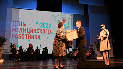 В Тверской области в канун профессионального праздника наградили лучших медицинских работников региона 