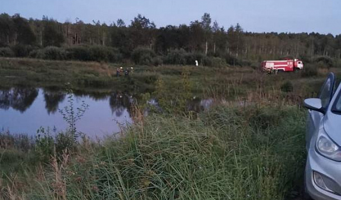 Водитель утонул в автомобиле в Тверской области