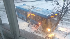 В Твери за утро произошли две аварии с тремя автобусами