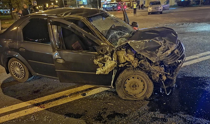 Водитель «Мерседеса» спровоцировал аварию в Заволжском районе Твери