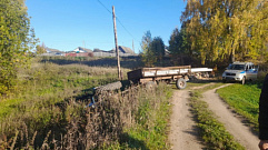 В Тверской области рецидивист улетел в кювет на угнанном тракторе
