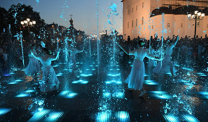 В Твери запустили световое и музыкальное сопровождения фонтана на Соборной площади