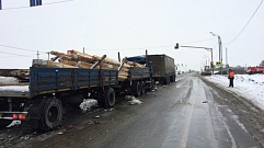  В Тверской области на трассе М-10 столкнулись две фуры