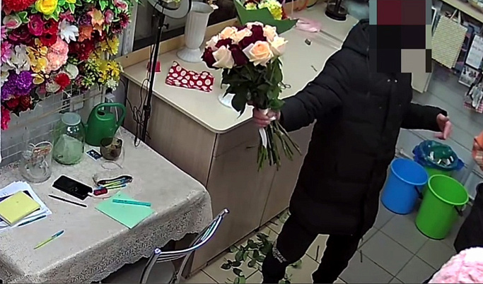 В Тверской области мужчина украл букет цветов, чтобы помириться с женой 