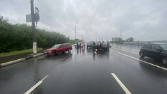 Три автомобиля столкнулись на встречке на Восточном мосту в Твери