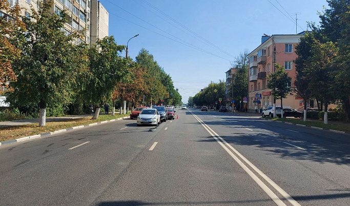 У госархива в Твери столкнулись четыре автомобиля, на месте две бригады «скорой»
