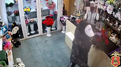 Полицейские задержали подростка, который украл букет из цветочного магазина в Кимрах 