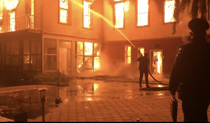 Загородный отель сгорел в Тверской области