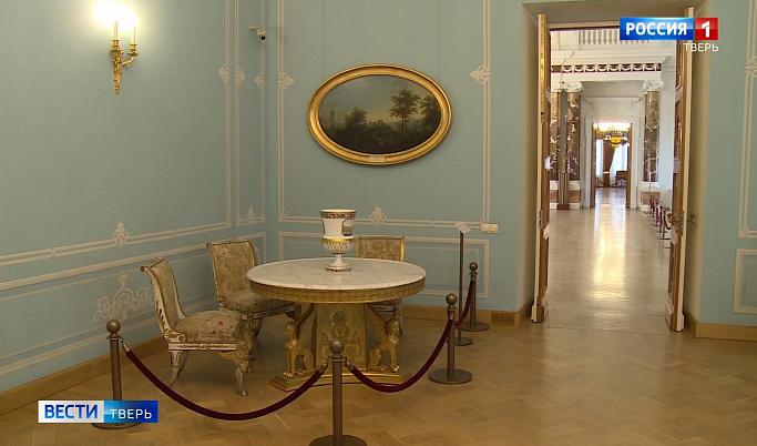 Стол «Наполеона» вернули в экспозицию Тверской картинной галереи