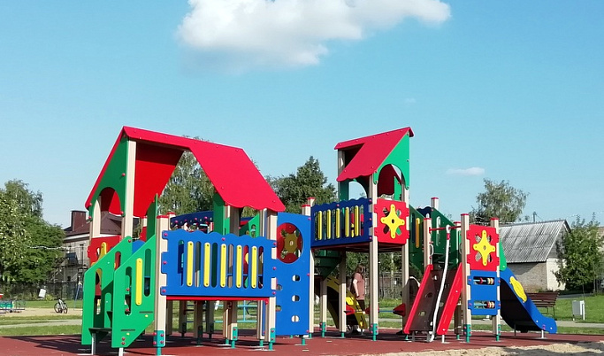 По поручению Игоря Рудени в регионе установили 55 игровых комплексов возле детских садов