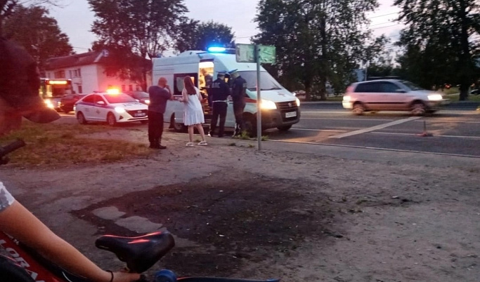 В Твери автобус сбил 15-летнего парня, переходившего дорогу на «красный»
