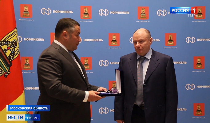 Губернатор Игорь Руденя наградил Владимира Потанина за помощь в борьбе с COVID-19