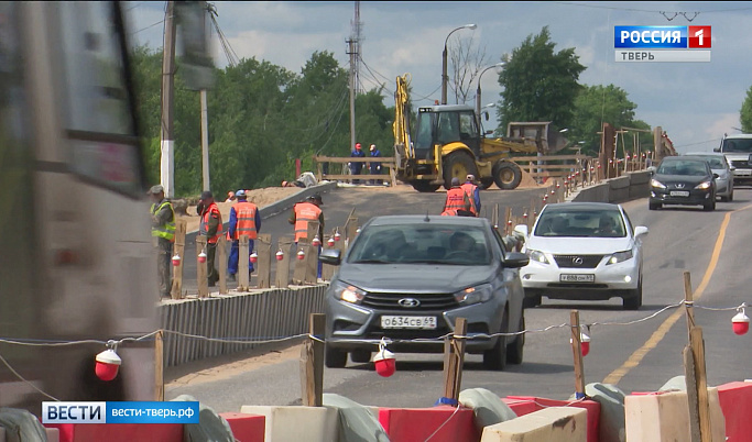 В Твери изменили схему движения на путепроводе на Московском шоссе