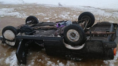 В Тверской области 89-летнего водителя спасли из перевернувшегося авто