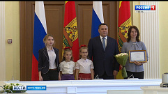 Игорь Руденя  вручил многодетным семьям Тверской области сертификаты на жилье