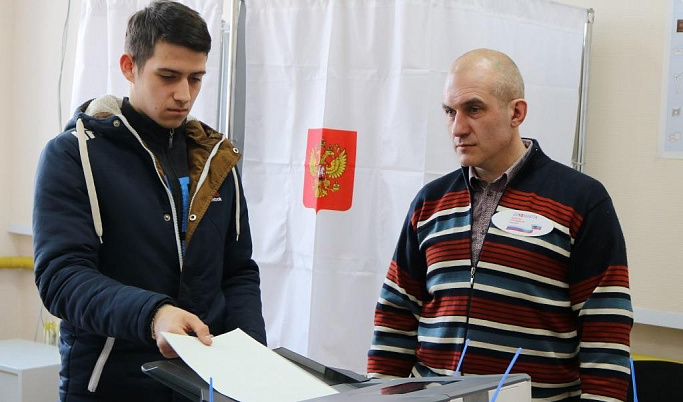 Тверитянин, которому сегодня исполнилось 18 лет, проголосовал на выборах Президента РФ