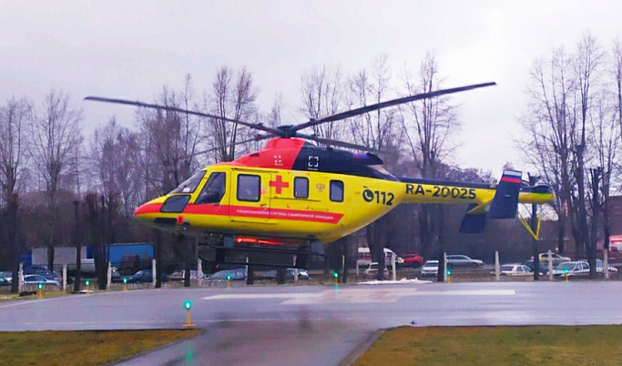Двоих детей доставили в больницу Твери вертолётом