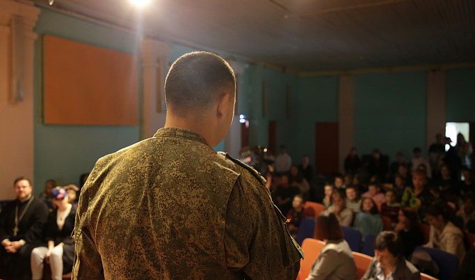 Участники СВО провели встречу с детьми из лагеря «Ромашка» в Тверской области