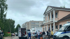 В Торжке погиб человек при обрушении крыльца магазина