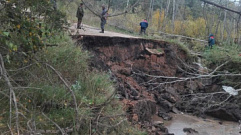 В Тверской области между деревнями восстановили обвалившуюся дорогу