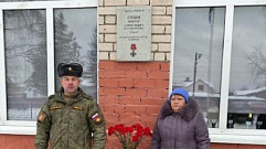 В школе Конаково открыли мемориальную доску в честь погибшего на Украине воина Виктора Глебова