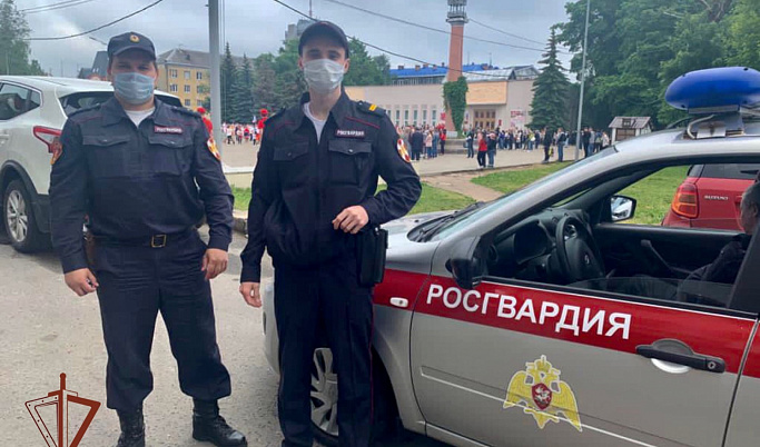 Возле музея в Тверской области мужчина напал на свою знакомую