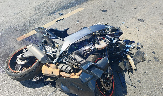 Мотоциклист разбился напротив вокзала в Твери