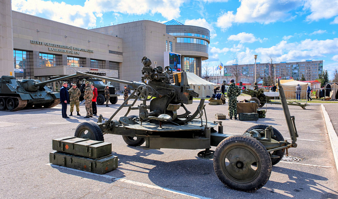 В День Победы Калининская АЭС представила выставку раритетной военной техники
