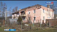 В Конаковском районе во время капремонта в доме обвалился потолок