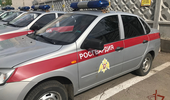 Росгвардейцы спасли жительницу Тверской области, на которую набросился сожитель с ножом