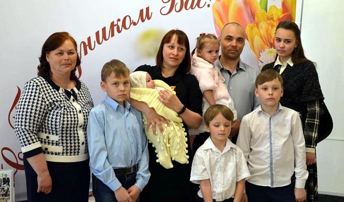 Лучшей многодетной семьей России стали Молчановы из Твери