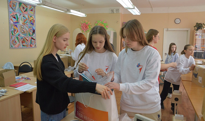 Тверские школьники отправили сладости и сувениры детям из Бердянска