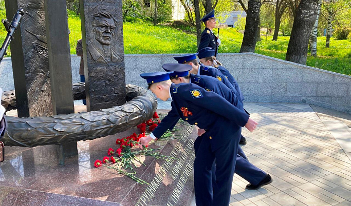Сотрудники и ветераны органов безопасности почтили память защитников Родины в Твери