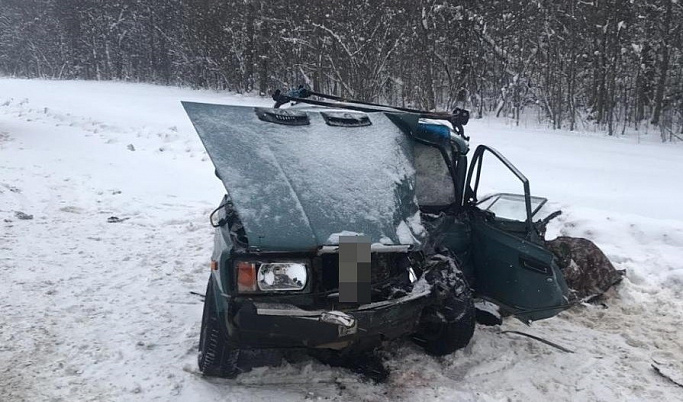 В аварии под Вышним Волочком погиб водитель ВАЗа