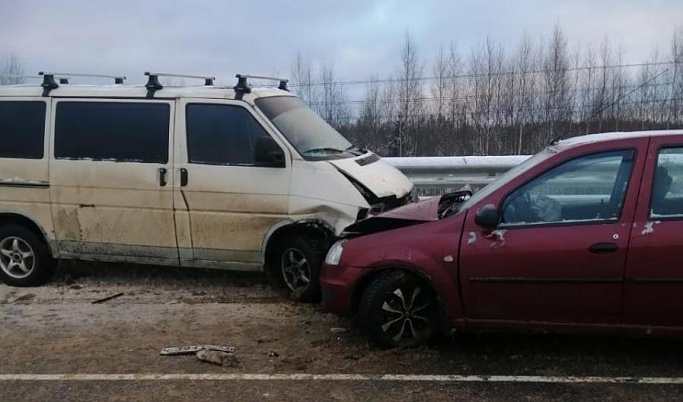 Иномарка в Тверской области вылетела на «встречку»: есть пострадавшие 