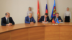 Роман Крылов и Манолис Пилавов подписали соглашение о сотрудничестве Ржевского округа и ЛНР