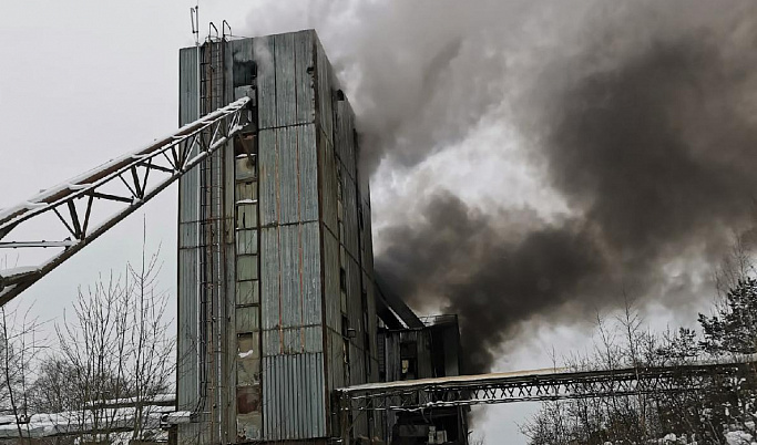 Пожар в Тверской области: в Конаково горит бетонный завод