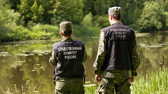 На берегу реки Мста в Тверской области нашли тело мужчины