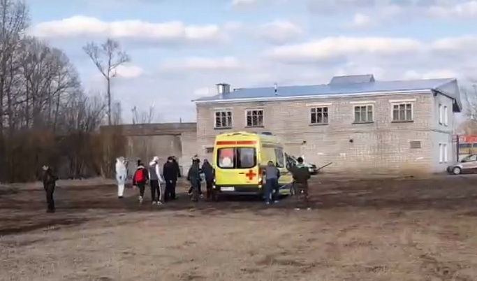 «Скорая» трижды застревала в грязи в Тверской области