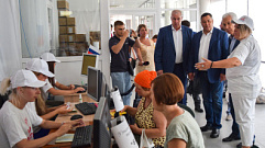 Игорь Руденя в Бердянске передал гуманитарную помощь местным жителям от Тверской области 
