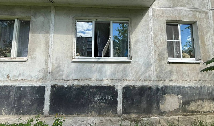 В Тверской области двухлетний ребенок выпал из окна