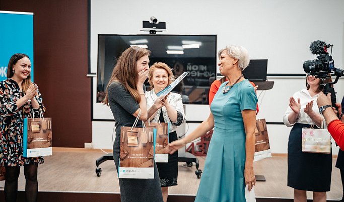 Тверской маме-предпринимательнице вручён сертификат на развитие бизнеса