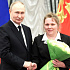 Владимир Путин вручил орден «Мать-героиня» Ольге Верпаковской – матери 14 детей из Западной Двины