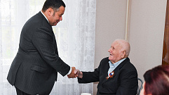 Игорь Руденя поздравил с Днём Победы ветерана Александра Бойкова