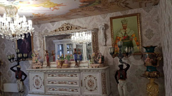 Лепнина, позолота, Николай II: в Тверской области продают квартиру, стилизованную под барокко