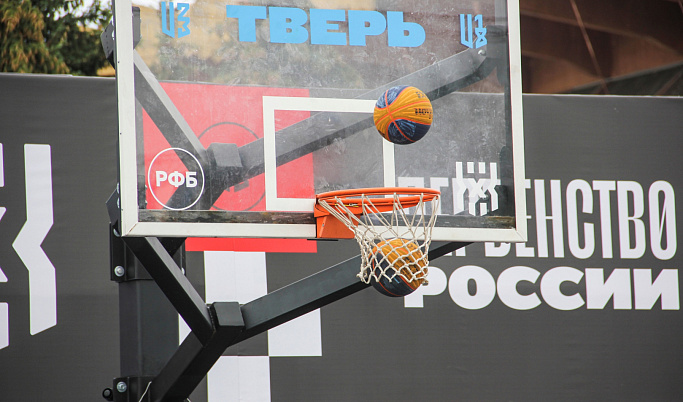 В Твери проходит предновогодний тур Студенческой лиги РЖД по баскетболу