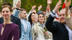 Молодожёны из Тверской области поженились на Всероссийском свадебном фестивале в Москве