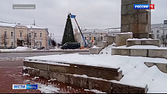В центре Твери установили главную новогоднюю елку