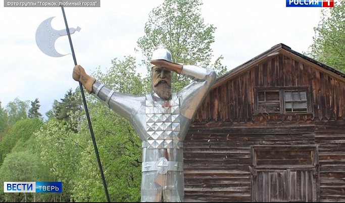 Дед-богатырь оберегает деревню в Торжокском районе 