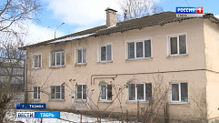  В Торжке жители многоквартирного дома вынуждены жить в неблагоприятных условиях